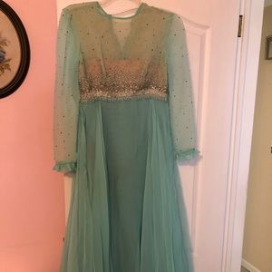 Ladies Vintage chiffon gown for Prom/formal